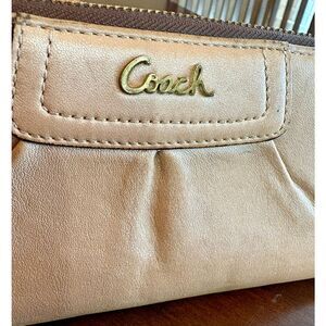 COACH - EUC Vintage "Ashley" Zip-Around Long Wallet/Metallic Taupe Leather.